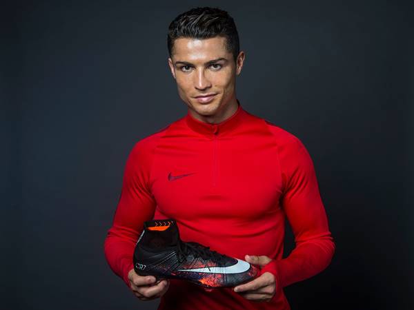 Những đôi giày đá bóng của Ronaldo